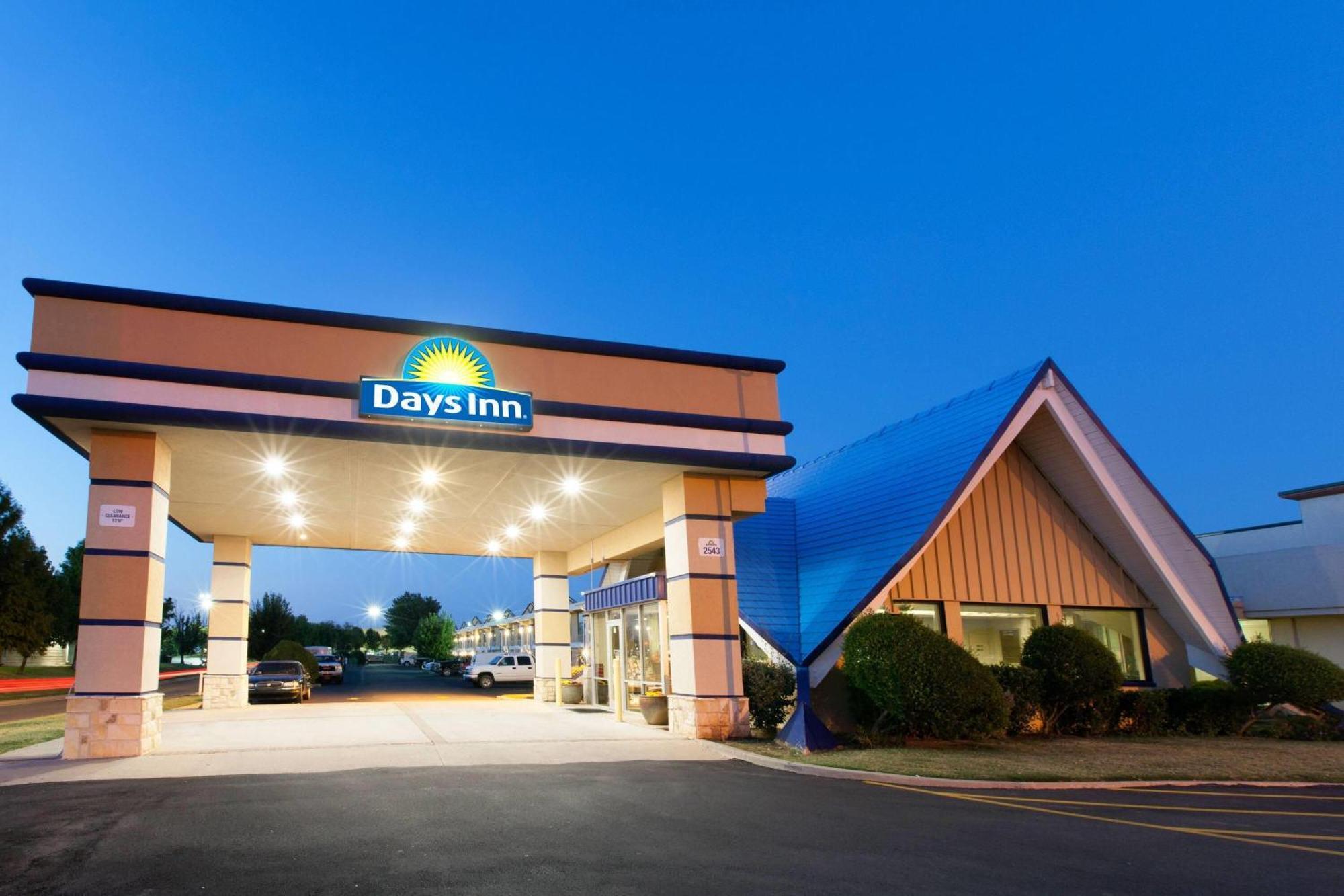 Days Inn By Wyndham Norman Eksteriør bilde